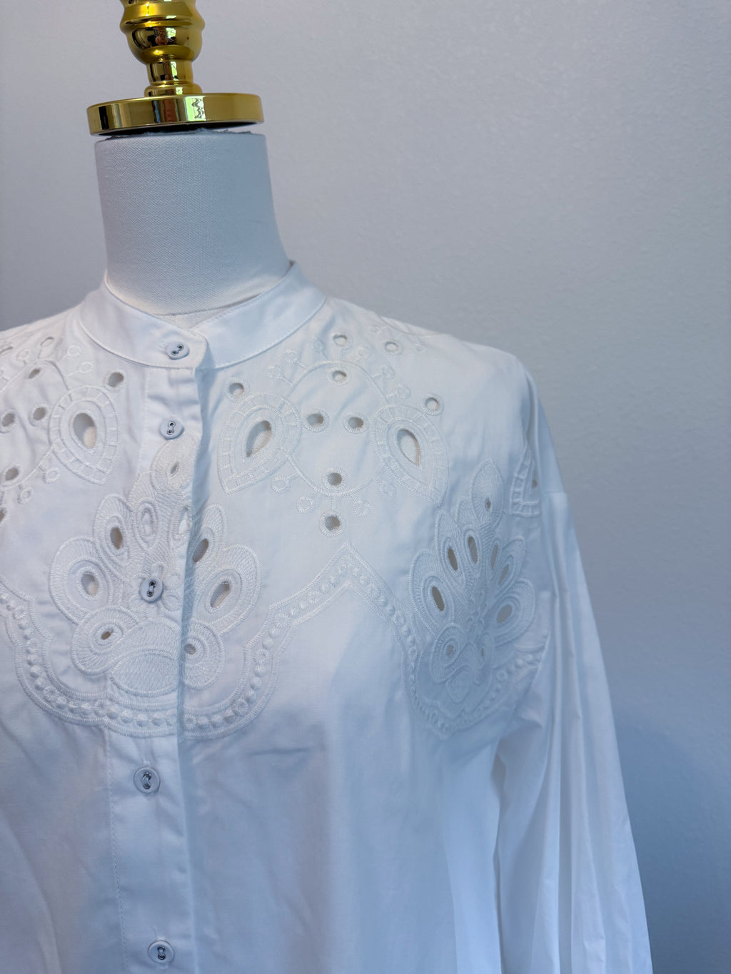 EMBROIDERED BUTTON DOWN DRESS - THE MNRCH