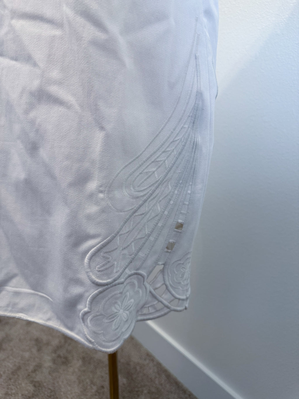 WHITE CUTOUT DRESS - THE MNRCH
