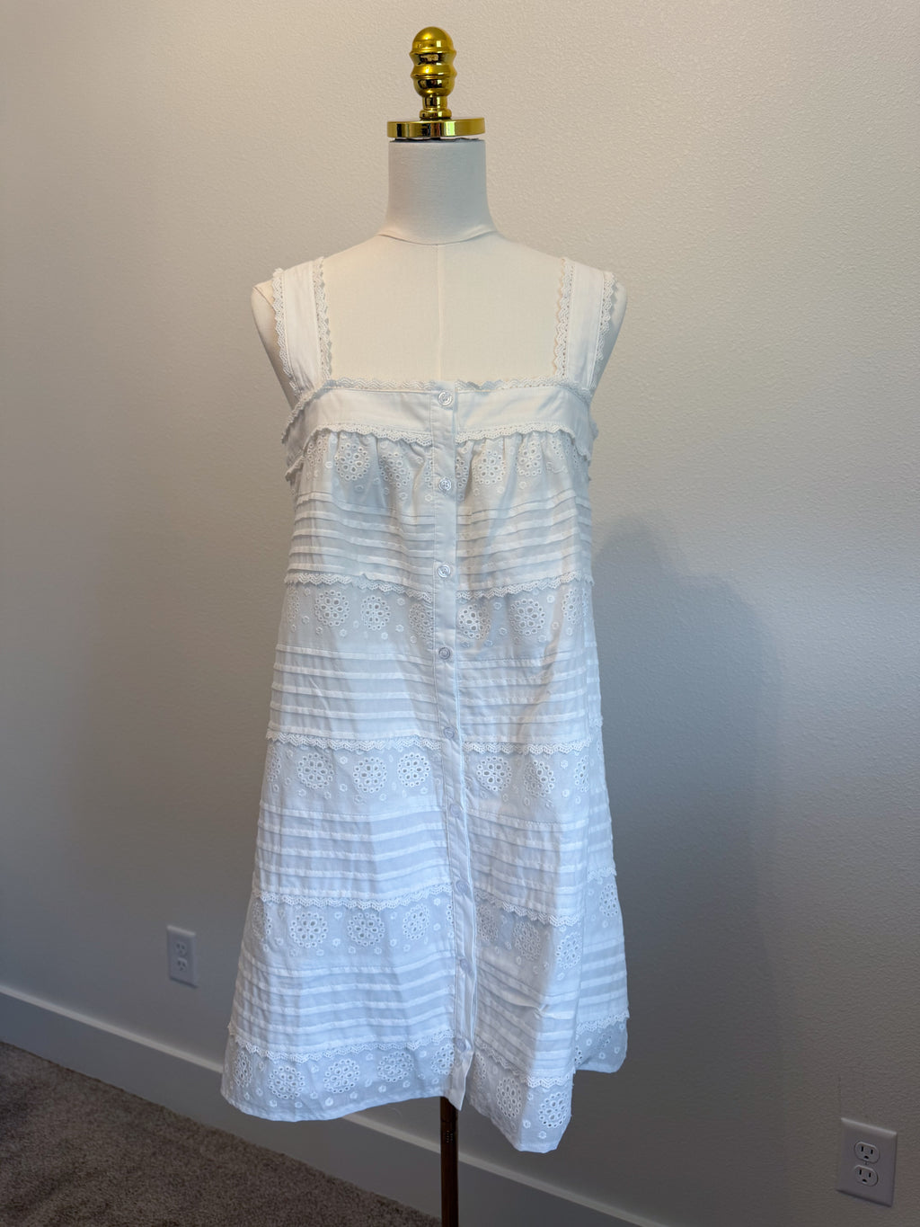 EYELET LACE DRESS - THE MNRCH