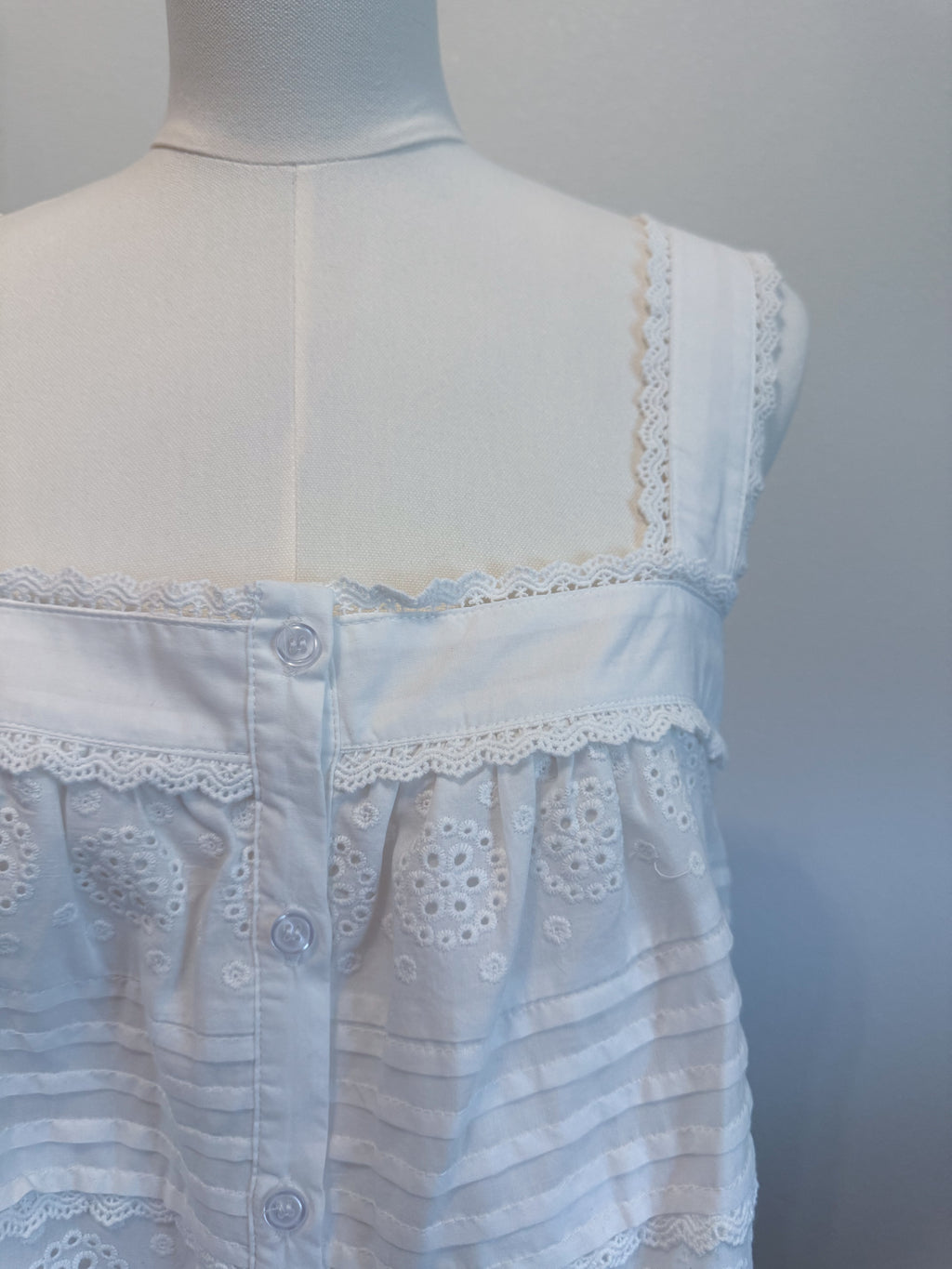 EYELET LACE DRESS - THE MNRCH