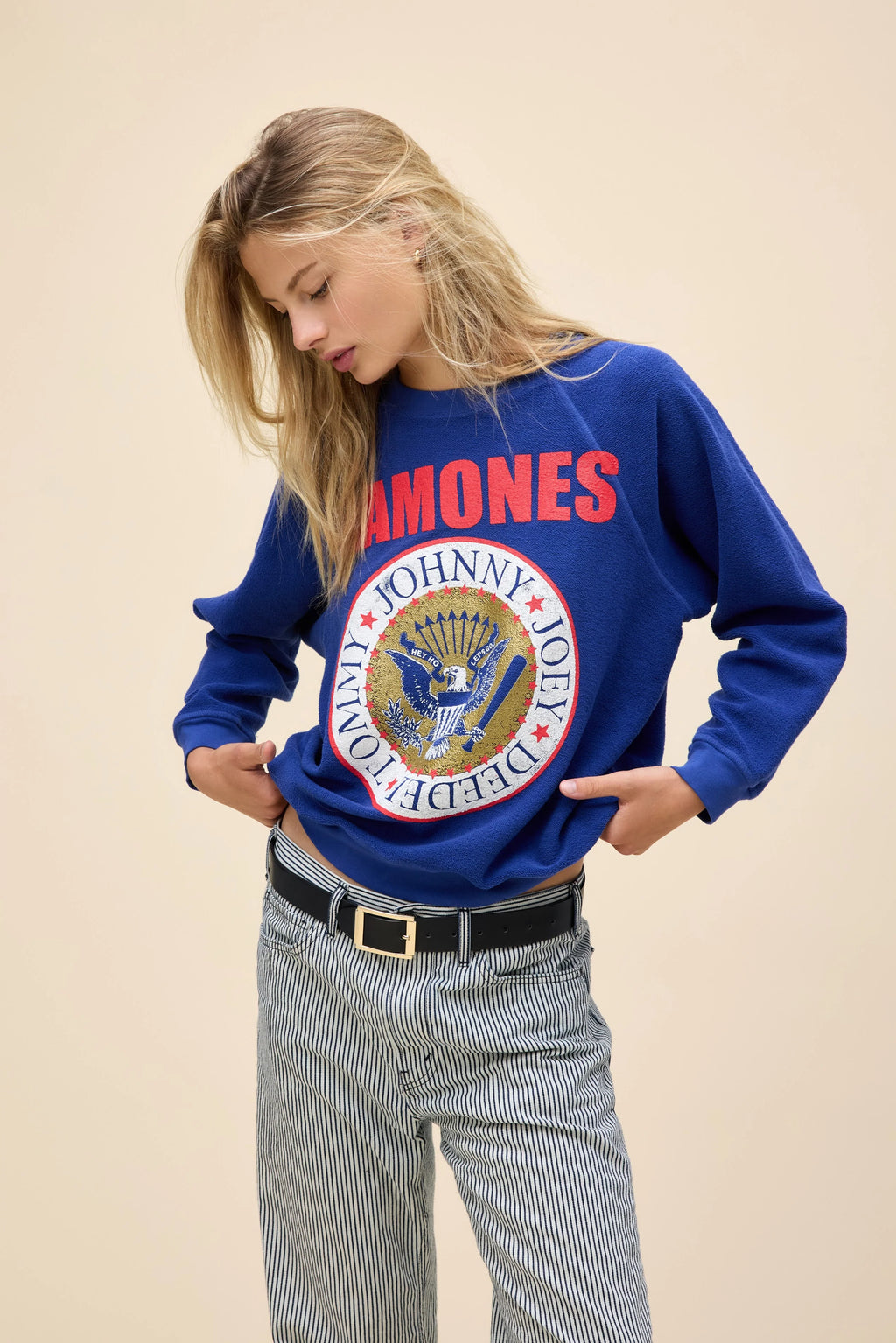 DAYDREAMER - RAMONES GOLD SEAL REVERSE RAGLAN SWEATSHIRT - THE MNRCH