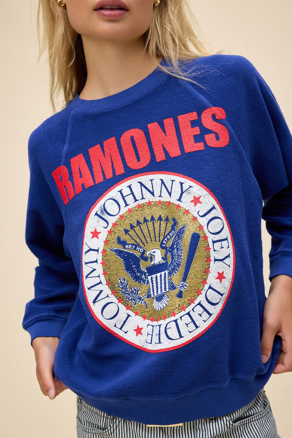 DAYDREAMER - RAMONES GOLD SEAL REVERSE RAGLAN SWEATSHIRT - THE MNRCH