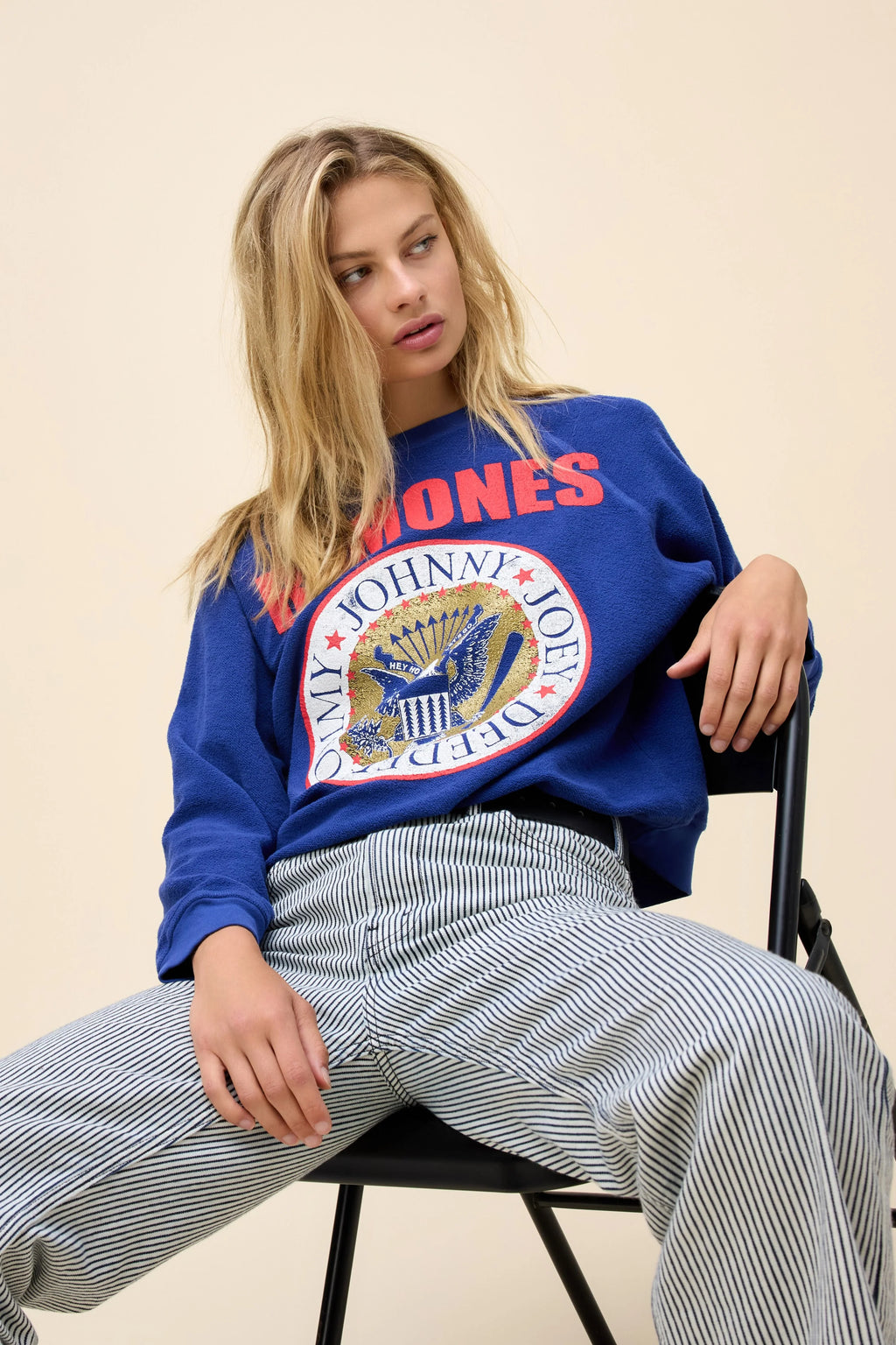 DAYDREAMER - RAMONES GOLD SEAL REVERSE RAGLAN SWEATSHIRT - THE MNRCH